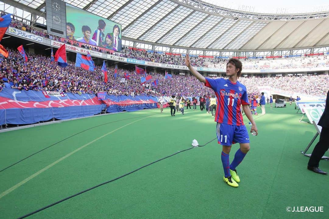 FC東京オフィシャルグッズさんのインスタグラム写真 - (FC東京オフィシャルグッズInstagram)「🔵🔴 FC東京U-18出身で、トップチームに昇格。一度はチームを離れるも2013シーズンにふたたび復帰し、熱いプレーで愛された #李忠成 選手が現役引退を発表しました。  最近でもFC東京アドバンススクールに顔を出してくれるなど、未だにFC東京を気にかけてくれている忠成選手。 現役生活お疲れ様でした。 @fctokyoofficial  #FC東京 #fctokyo #tokyo」9月14日 13時40分 - fctokyoofficial