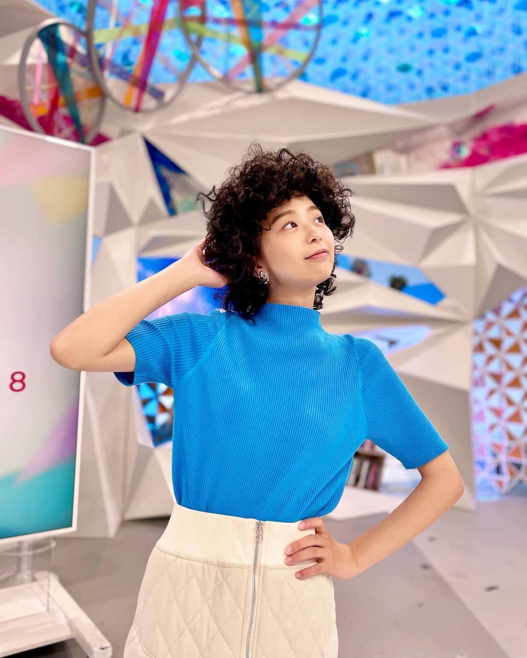 フジテレビ「めざまし8」さんのインスタグラム写真 - (フジテレビ「めざまし8」Instagram)「. 🐩きょうのこむっち🐩 ❁.｡.:*:.｡.✽.｡.:*:.｡.❁.｡.:*:.｡.✽.｡.:*:.｡.❁  バボちゃん、くらもん、ほりもんに続いてこむっちも整くんスタイルで🧣 とってもお似合いでおしゃれな感じに！？💎 「似合いますか〜？」と写真撮影もノリノリのこむっちでした😂✨  ✼••┈┈┈┈┈••✼✼••┈┈┈┈┈••✼  💙ニット @milaowen_official 🤍スカート @beatrice_fsf 💠アクセサリー @ss_accessory 👡シューズ @dianashoespress   #めざまし8 #小室瑛莉子 #こむっち #衣装 #fashion #fashionstyle #ootd #ミステリと言う勿れ #ミステリ映画」9月14日 13時35分 - mezamashi8.tv