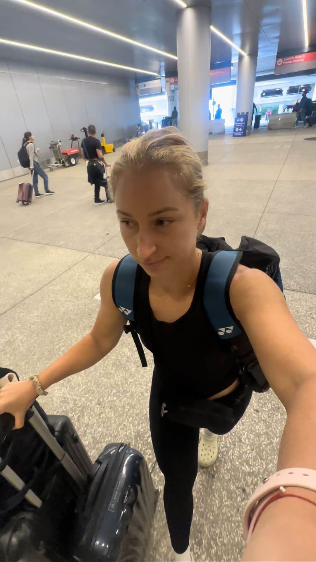 ダリア・ガブリロワのインスタグラム：「🇺🇸🛫🛬🇨🇳」