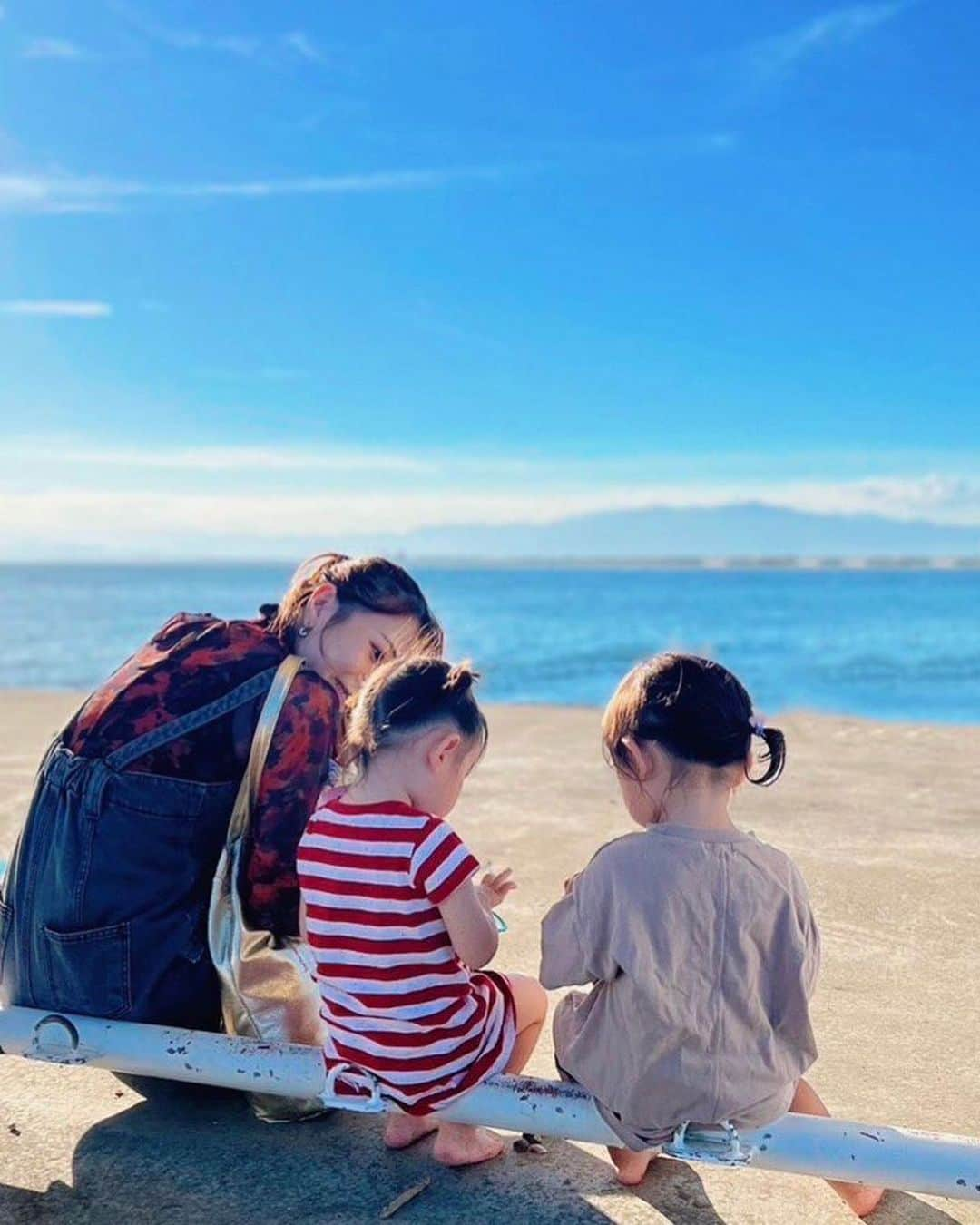 May’nさんのインスタグラム写真 - (May’nInstagram)「ガールズトーク中👧🏻👧🏻👧🏻  じゃがりこたくさんくれたよ🥔 たまごボーロもくれそうになったけど、ちょうどおうちにたくさんたまごボーロあるから、おんなじだね👧🏻って思ったさんじゅうさんちゃい  久しぶりだったので、前よりもたくさんお話しできて可愛すぎたし成長してるぅっておもった🥺  #おともだち #ガールズトーク」9月14日 13時41分 - mayn1021