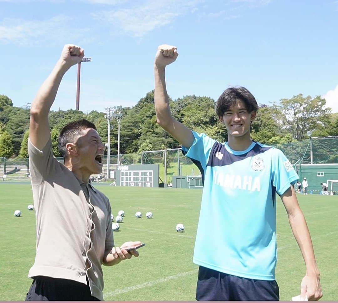 播戸竜二さんのインスタグラム写真 - (播戸竜二Instagram)「『2ゴール⚽️⚽️』 ・ 18歳の後藤啓介選手！ @keisuke.0603_42  ・ おばんざいソングを歌った後の試合で2ゴール！ ・ おばんざいソングを歌ったらゴールという神話を作っていきたいね！（笑） ・ 今期26試合7ゴール！ まだまだ成長する事間違いなし！ 皆さん期待してください！ ・ おばんざいソングを歌った湘南の鈴木章斗選手も現在最近爆発中！ @suzuki.akito__29  ・ 若手ストライカーがバンバン活躍してくれたら嬉しい！ ・　 ただ、みんなゴール後のおばんざいポーズは忘れたのか？やらず…😢 ・ ドイツの町野修斗選手もや！（笑） @machino9.30  ・ 触れ合ったストライカーがゴールを決めるのが至福の幸せ！ ・ さぁ、次はどこのクラブに行こうか！ どの若手ストライカーに話を聞こうか！ 楽しみ過ぎますおばんざーい✊ ・ ・ #おばんざいソング #歌うとゴールw #若手ストライカー #ゴールこそ全て #ジュビロ磐田は最高のクラブ #おバンザイ🙌 #同郷トータス松本さんと歌いたい」9月14日 13時43分 - ryuji_bando