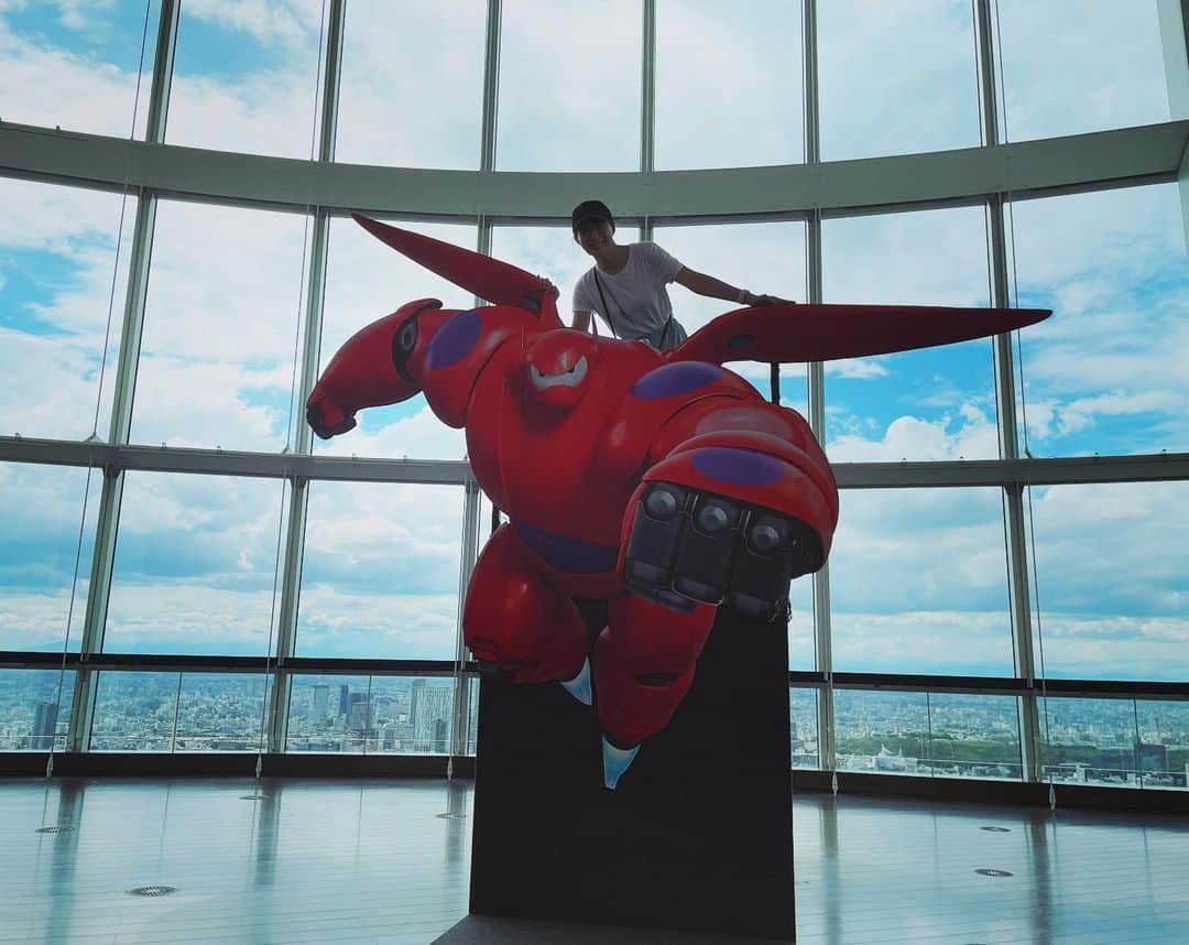 大島由香里のインスタグラム：「スーパーヒーローになるぞ！   #ベイマックス  #ディズニーアニメーションイマーシブエクスペリエンス  https://ameblo.jp/oshimayukari/entry-12820024313.html」