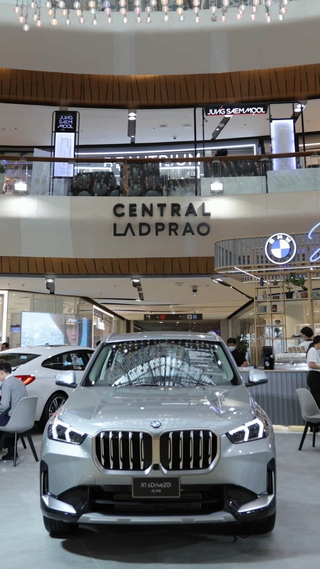 BMW Thailandのインスタグラム：「BMW Xpo 2023 ที่เซ็นทรัล ลาดพร้าว พร้อมแล้วให้คุณได้มาสัมผัสตัวจริงของ BMW รุ่นใหม่ล่าสุดทั้ง 4 รุ่น ตั้งแต่ THE NEW M760e xDrive, THE NEW X5, THE NEW X6, THE iX3 M Sport Inspiring และอีกมากมายหลากหลายรุ่น ภายในงานครั้งนี้เราเตรียมข้อเสนอสุดพิเศษแบบ THE POWER OF JOY. THE POWER OF DEAL. ที่คุณจะได้ JOY ไปกับความสุขถึง 3 ต่อ พบกับเราได้ตั้งแต่วันนี้ - 17 กันยายน 2566  #BMW #BMWTH #JOYisBMW #สุนทรียภาพแห่งการขับขี่ #BMWXpo2023 #POWEROFJOYPOWEROFDEAL」