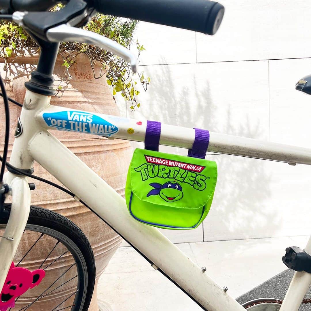 おもちゃやSPIRALのインスタグラム：「90's Turtles Bicycle Accessory入荷しました！  Bicycle Hornは、子供🚲用です！ Bagは、大人🚲にもつけれます👍🏻」