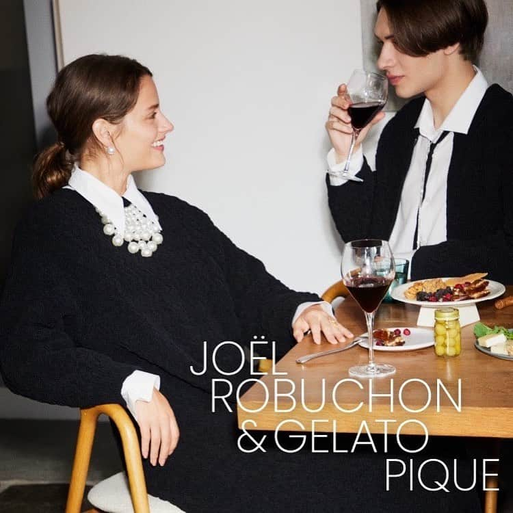 ジェラートピケさんのインスタグラム写真 - (ジェラートピケInstagram)「【COLLABORATION】  ＼本日START／ JOËL ROBUCHON ＆ GELATO PIQUE  さっと羽織るだけでスタイリッシュに仕上がるロングガウン。 あたたかく過ごせるロング丈に仕立てています。 メンズはオールブラック、レディースはバイカラーでご用意しています。  ITEM:GOWN COLOR:BLAK  #gelatopique #ジェラートピケ #roomwear #joelrobuchon #ジョエルロブション @gelatopique_official_snap  @usagionline」9月14日 14時29分 - gelatopique_official