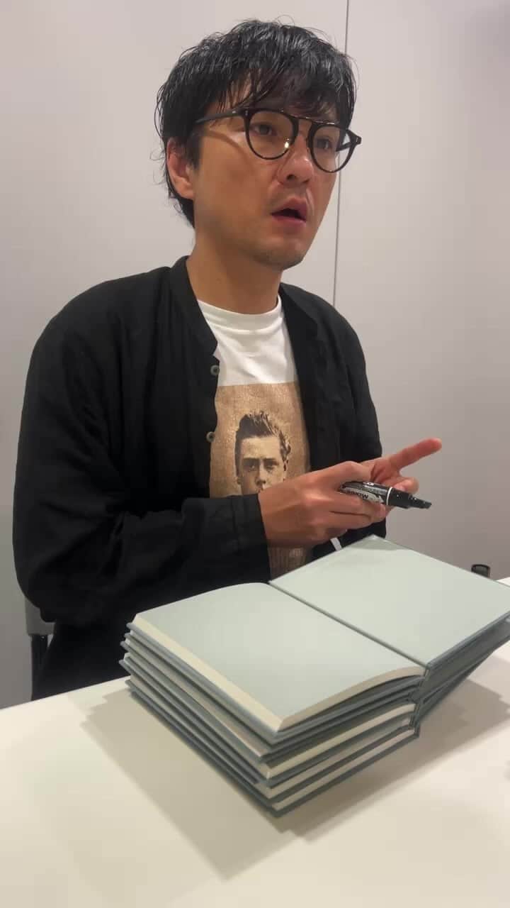 森山直太朗のインスタグラム：「北海道・カナモトホールでのインスタライブ終了！  また一日だけアーカイブ残します〇  今日、参加される皆さま後ほどお会いしましょう☺️☺️」
