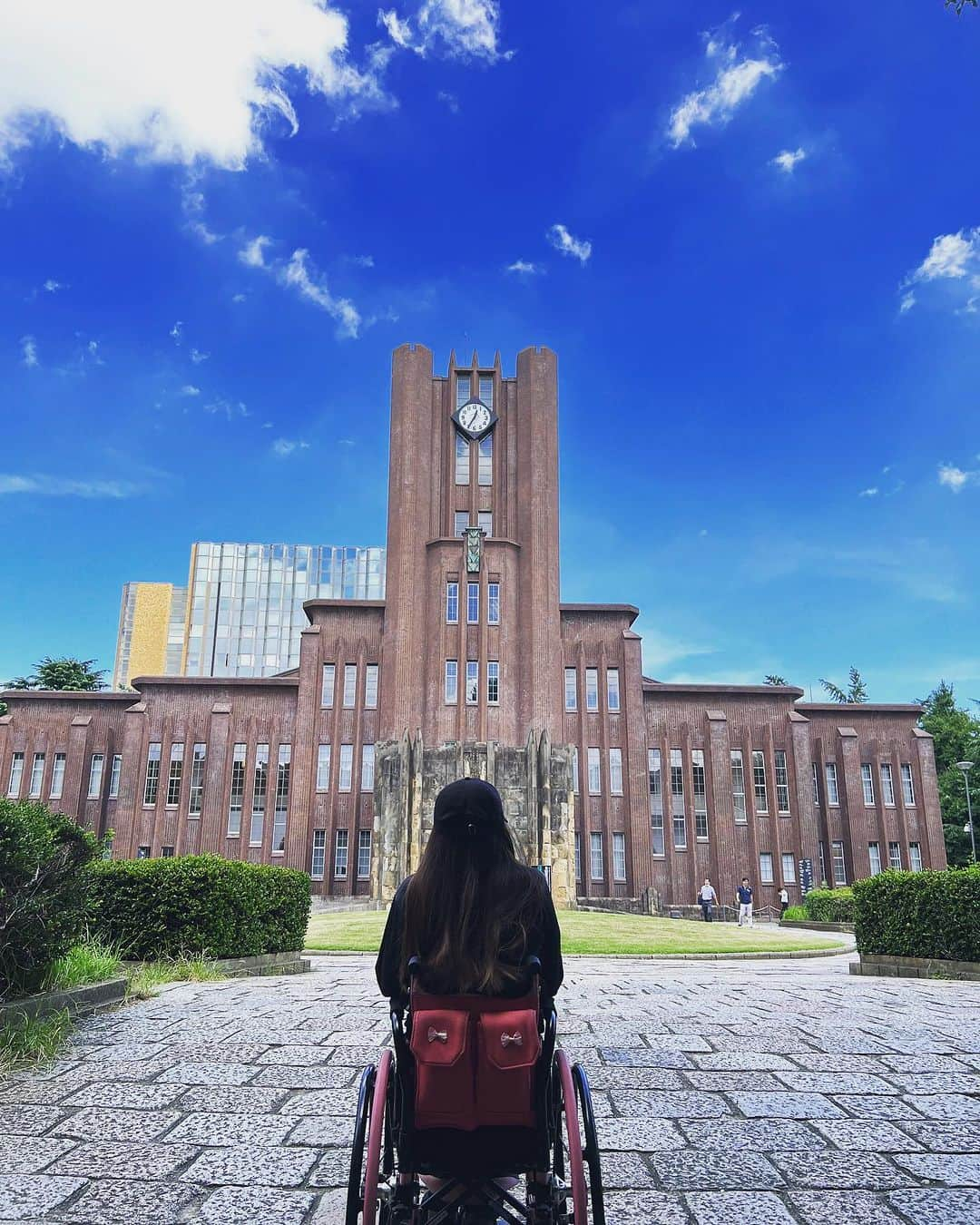 麻生真里さんのインスタグラム写真 - (麻生真里Instagram)「アーリーvoicyフェス14生放送聞いて下さりありがとうございました🙇‍♀️パパ丸山さん面白くてあっという間でした。  通院の帰り空が綺麗だった✨  スロープ介助も道を開けてくれた方も介助も本当にみんなお心遣いと助けてくれて無事に行けました。ありがとうございました🍀早く原因見つかります様に🙏  ≣≣≣≣≣✿≣≣≣≣≣≣≣≣≣≣≣≣≣≣≣≣  #portrait #portraitmood #portrait_star #portraits_ig #portrait_shots #likes #portrait_universe #disabledfashion #wheelchairgirl  #wheelchairbarbie #best_photogram #wheelchairlife #麻生真里 #車椅子 #車椅子女子 #車椅子ユーザー #車椅子生活 #ラジオパーソナリティー  #パーソナリティー  #voicy #voicy公式パーソナリティ #麻生真里vs悶悶歌楽団 #プロミュージシャン #ミュージシャン #配信リリース #cdリリース #バイオリン #バイオリン女子 @voicy_jp」9月14日 14時38分 - mariaso_official