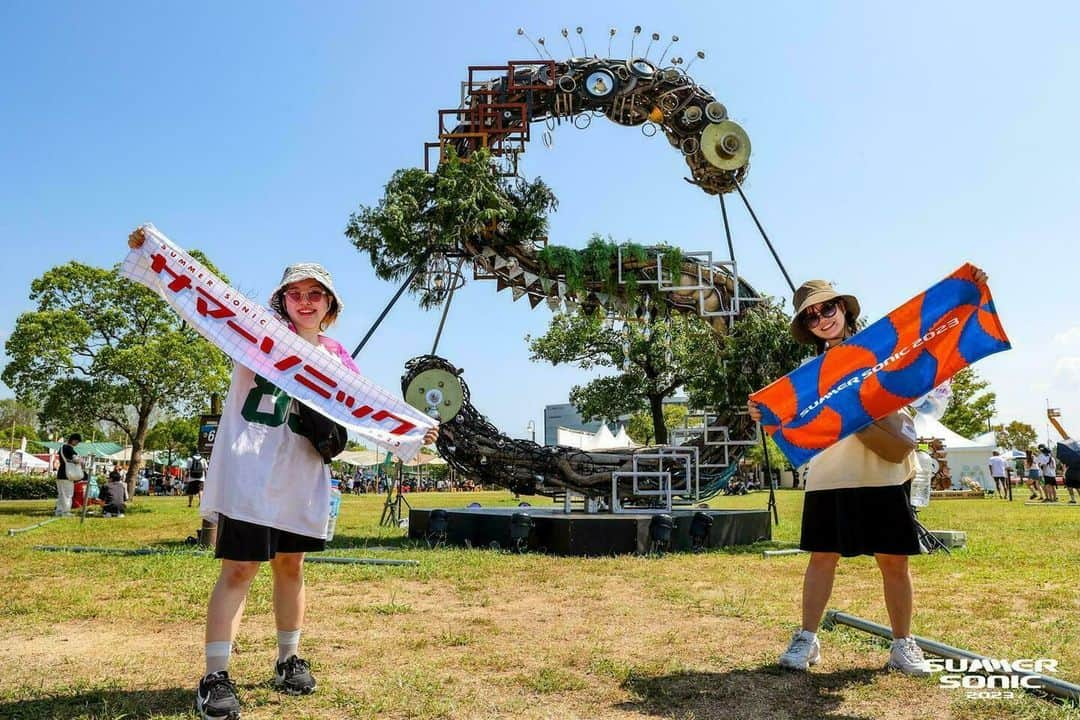 サマーソニックさんのインスタグラム写真 - (サマーソニックInstagram)「OSAKA⚡  Snap📸   公式サイトのPHOTO GALLERYで公開中💁 https://www.summersonic.com/2023live/osaka-day1/ https://www.summersonic.com/2023live/osaka-day2/  #サマソニ #summersonic」9月14日 15時00分 - summersonic_official