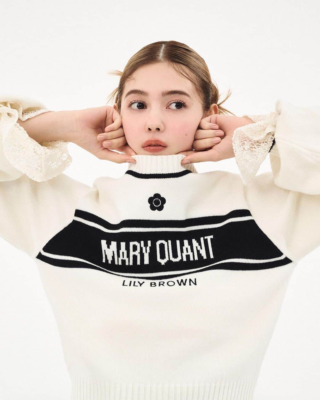 MARY QUANT officialのインスタグラム：「- LILY BROWN×MARY QUANT 本日より先行予約開始！ - LILY BROWNとMARY QUANTの コラボレーション第3弾！ MARY QUANTのシンボルであるデイジーを ポイントにしたニットやカットソーなどの アイコニックなモチーフアイテムのほか スポーティなブルゾンとスカートのセットアップなどの トレンドアイテムまで幅広いラインアップで展開 - 【LILY BROWN×MARY QUANT  コレクションの販売について】 全国発売日：9月20日(水)  取扱店舗： ・LILY BROWN全国直営店 ・オフィシャルオンラインストア ・MASH STORE（公式アプリ） ・USAGI ONLINE ・ZOZOTOWN ・楽天 他 先行予約開始日：9月14日(木)12:00(正午) ・LILY BROWNオフィシャルオンラインストア ・MASH STORE（公式アプリ） ・USAGI ONLINE ・ZOZOTOWN ・楽天 - 【福岡パルコにてリミテッドコンセプトストアを開催】  9月20日(水)の全国発売開始日より一足早く 福岡パルコにてリミテッドコンセプトストアを 開催いたします ご来店いただいたお客様には素敵な特典を ご用意しております - 場所：福岡パルコ 本館 1F 期間：9月14日(木)～9月20日(日) ※9月8日(金)～9月10日(日)まで LILY BROWN 福岡パルコ店にて先行予約会を 開催いたします 予約商品は9月14日(木)からの会期中 リミテッドコンセプトストアにて お受け取りいただけます - ▼詳しくはこちら https://lily-brw.com/ ※マリークヮント全国のショップ及び マリークヮントオンラインショップでは お取り扱いがございません - #MARYQUANT #LILYBROWN #LILYBROWNxMARYQUANT - #マリークヮント #リリーブラウン #リリーブラウンxマリークヮント #リリーブラウンxマリークヮントコラボ #コラボ商品 #コラボアイテム」