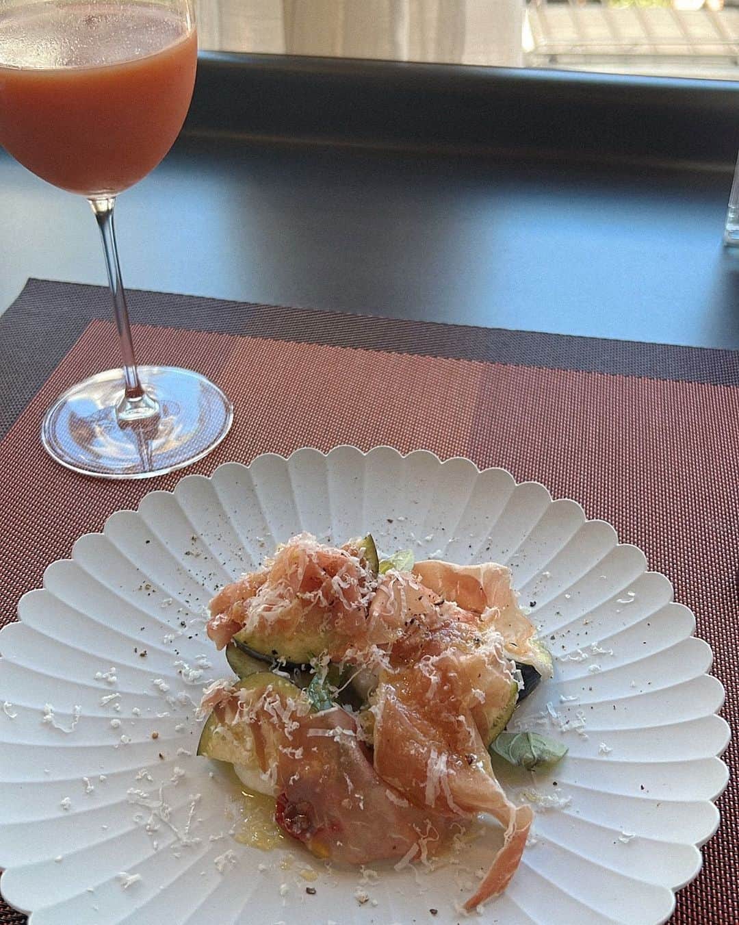 のインスタグラム：「🍽️ きょうはトークイベント！たのしみ！」