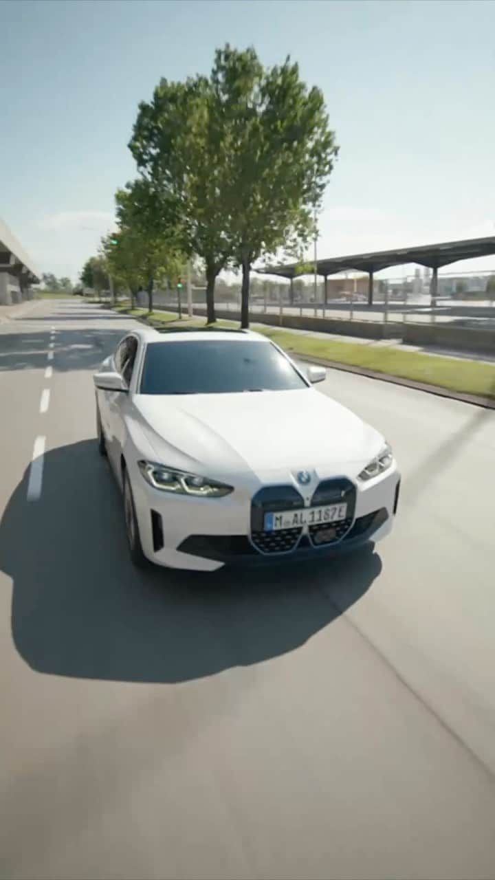 BMWのインスタグラム：「Morning mindfulness means a captivating drive.  The BMW i4. #THEi4 #BMW #BornElectric #BMWElectric  __ BMW i4 eDrive40 : Combined power consumption: 19.2–16.1 kWh/100 km. Combined CO2 emissions: 0 g/km. Electric range: 491–590 kilometers. All data according to WLTP.  Further info: www.bmw.com/disclaimer」