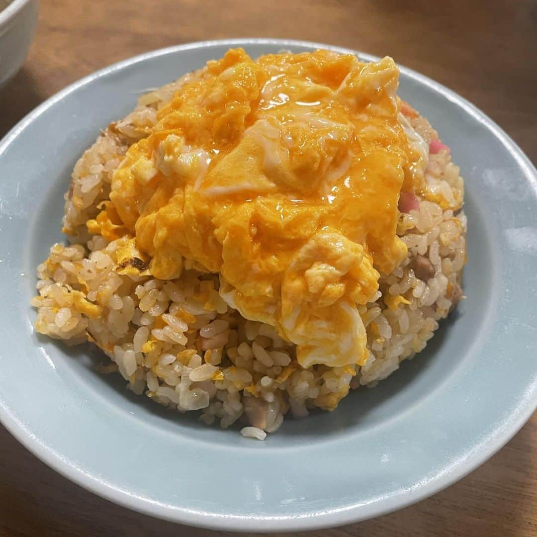 SHEL'MAGさんのインスタグラム写真 - (SHEL'MAGInstagram)「【in 仙台・宇都宮】食べるならココ！美味しいお店教えます。 ━━━━━━━━━━━━━━━ 日本全国には、おいしいご当地グルメが存在します。  でも、Instagramなどでご飯屋さんを探しているといっぱい出てきて、「どこが美味しいのか分からない！！」という事よくあります。 お出かけ先でのご飯、外したくはないですよね。  地元の人が知る、美味しいご飯屋さん気になりませんか？  「仙台と宇都宮」のスタッフがおすすめする美味しいお店教えちゃいます。 ━━━━━━━━━━━━━━━ #SHELTTERWEBSTORE  #SHELMAG  #ショップスタッフ  #宇都宮ランチ  #仙台ランチ」9月14日 15時21分 - sheltter_mag