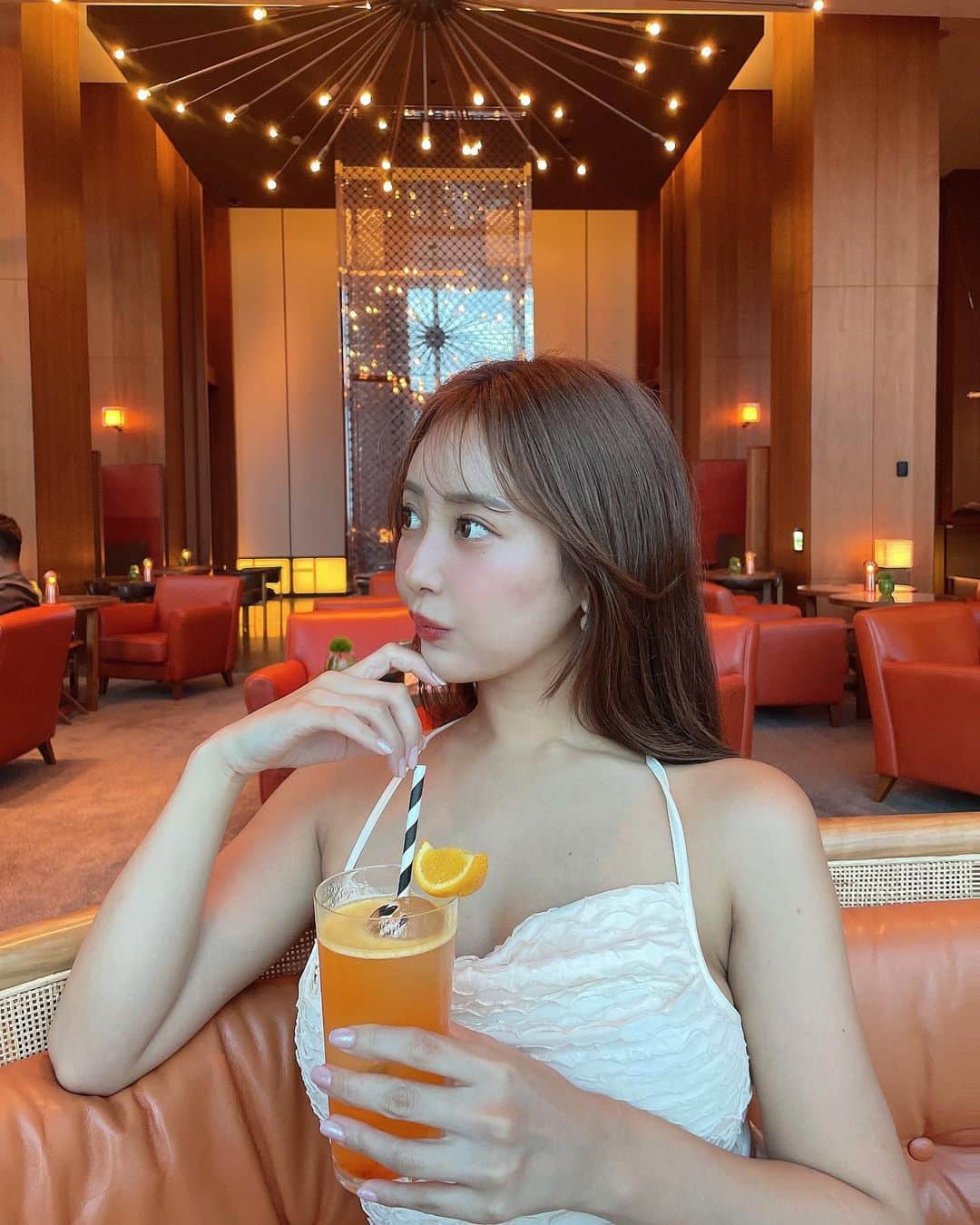 佐野友妃子さんのインスタグラム写真 - (佐野友妃子Instagram)「何枚目派ですか？🌛🤍  赤リップもたまに塗るとありかも💄」9月14日 15時22分 - yukikosano1111