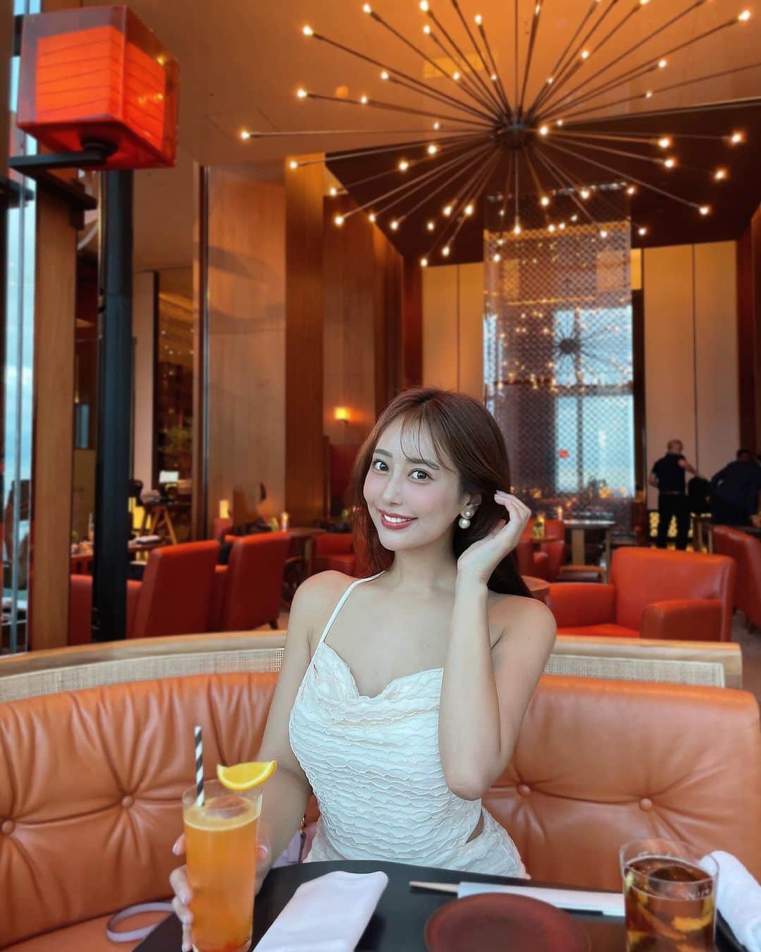 佐野友妃子さんのインスタグラム写真 - (佐野友妃子Instagram)「何枚目派ですか？🌛🤍  赤リップもたまに塗るとありかも💄」9月14日 15時22分 - yukikosano1111