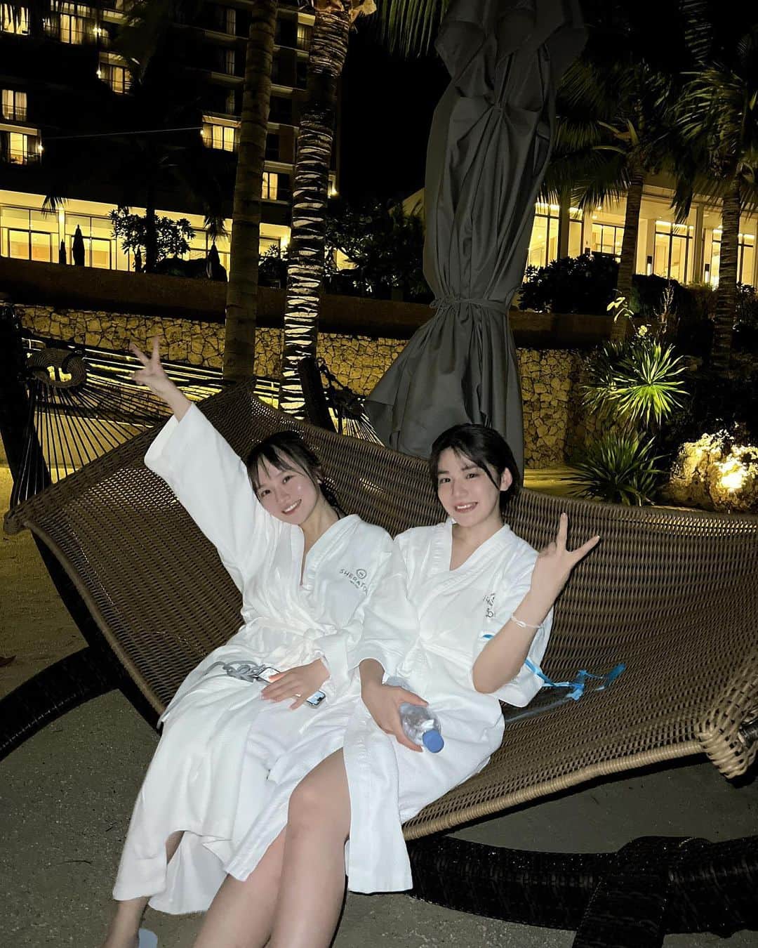 大嶋みくのインスタグラム：「フィリピン1日目！！  夜プールではしゃぎまくって髪の毛グチャグチャ笑笑  ホテル豪華すぎてびっくり🥹🥹  次の日3時起きなのに夜まで遊んじゃった笑笑」
