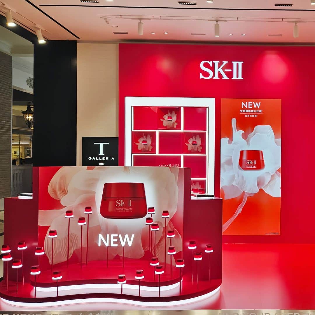 DFS & T Galleriaさんのインスタグラム写真 - (DFS & T GalleriaInstagram)「Introducing the new SK-II SKINPOWER Advanced. Acting like a Seed of Youth, this new formulation targets the Aging Trigger Factor to stimulate skin regeneration for 10 years younger looking skin - firm, radiant, everblooming skin.  Discover your skin's age with SK-II's Mini Magic Scan and receive personalized skincare counselling at DFS Londoner.  @skii #DFSOfficial  #DFSxSKII #DFSSkincare」9月14日 15時31分 - dfsofficial
