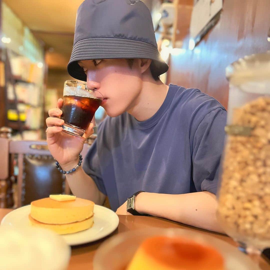 のインスタグラム：「・ ライブ前に🤤☕️🥞  大阪公演3日目、 本公演ラストも宜しくお願いします😎  #THERAMPAGE #SIXTEEN」