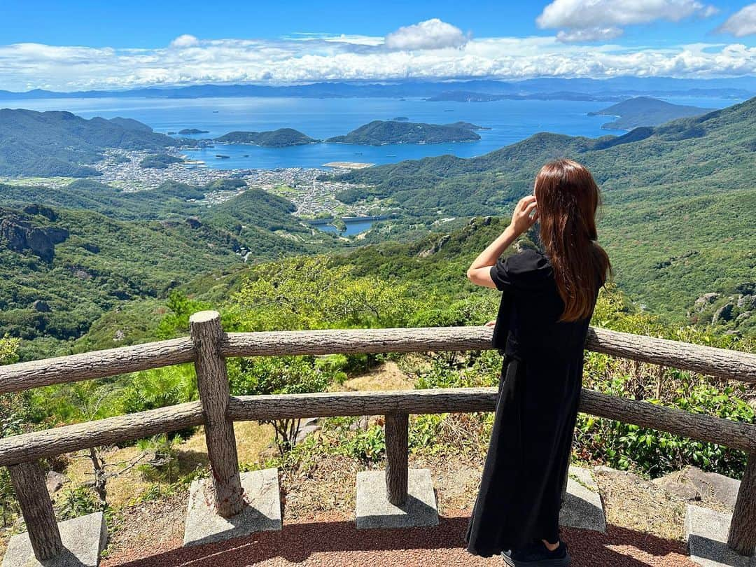 馬場ももこさんのインスタグラム写真 - (馬場ももこInstagram)「🌼 夏の思い出投稿させてね 岡山・香川に遊びに行ったよ✈️🚄 ⁡ 小豆島に行ったの！ 寒霞渓山のハート松ベンチ🌲 ハートに見えるかな？🫶 ⁡ もみじサイダー美味しかった🥤🍁 鷹取展望台も絶景だったなあ☺️癒された ⁡ #香川県#小豆島#寒霞渓山#夏」9月14日 21時09分 - momoko.baba