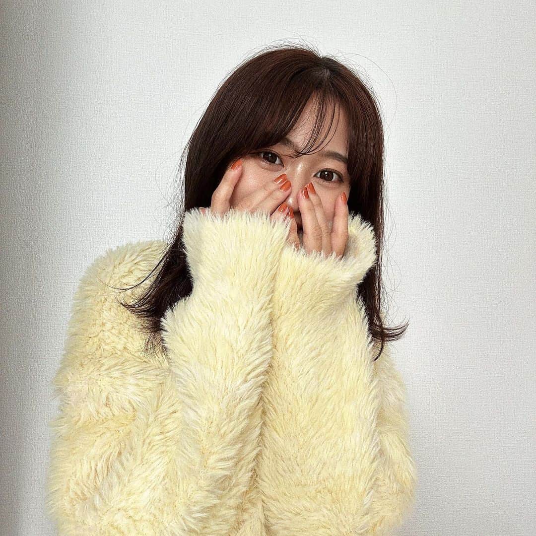 田南瑠衣のインスタグラム：「🐣🌼🥐🥞🎗️  @wclosetwearsinc さんのカーディガン🥹 ふわっふわでキャワイイイイイ❤️‍🔥❤️‍🔥❤️‍🔥  まだまだ暑いけど 早くこれでぬくぬくする季節が やってきて欲しい😀 ボリューム感と手触りがたまらない…  もう世間は秋服が沢山解禁してるし 産後に着れるのが楽しみなのに 残暑が本気出してきててコーデを考えるのも暑い(😃？)  みんなは狙ってる秋服ある？？🍂  #wcloset #カーディガン #秋服 #イエローコーデ #妊婦コーデ #マタニティコーデ #秋コーデ #男の子ママ #ママコーデ #ファッション #ファッションコーデ #コーデ #コーディネート #instagood #instagood #instafashion」
