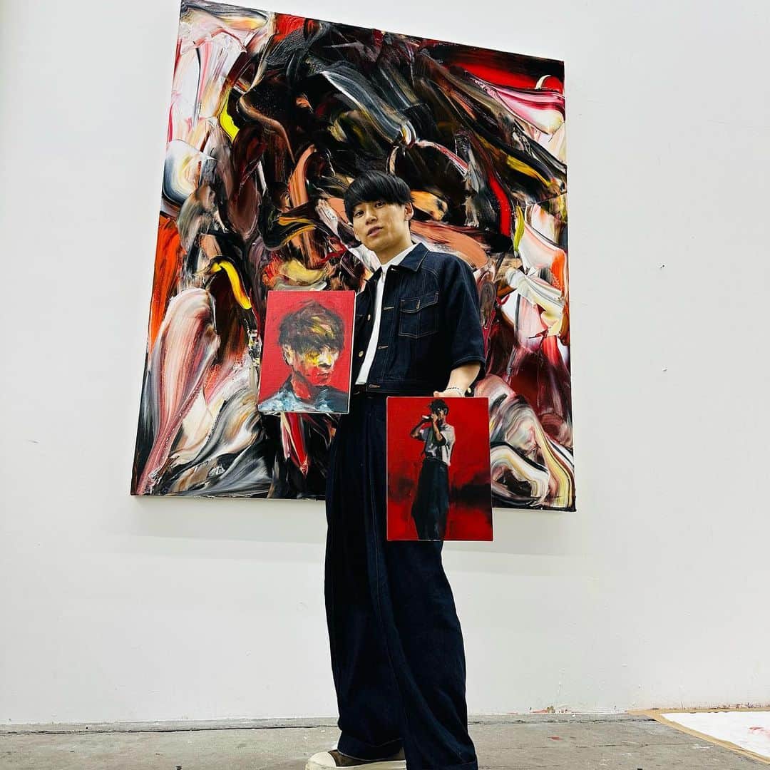 TAKUYA∞のインスタグラム：「井田幸昌 @yukimasaida  #TAKUYA∞ #井田幸昌 特大の作品以外の 二つの絵は 9月30日〜の京都市京セラ美術館で展示されるそうです 特大の作品に関しては 今後の展覧会で展示させるそうです。」