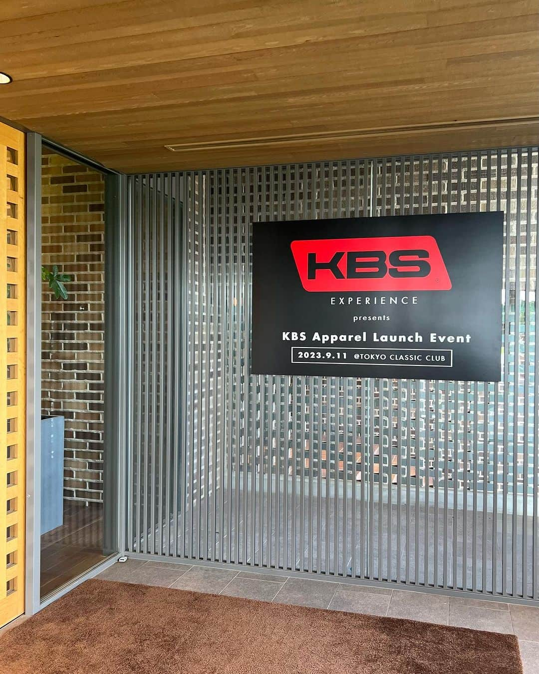 石関いづみのインスタグラム：「𝐊𝐁𝐒 𝐄𝐗𝐏𝐄𝐑𝐈𝐄𝐍𝐂𝐄 𝐩𝐫𝐞𝐬𝐞𝐧𝐭𝐬  〜Apparel Launch Event〜  「KBS」のアパレルコレクション ローンチ記念コンペに参加させて頂きました☺︎  東京クラシック貸切で豪華で盛大なイベント⸝⋆⸝⋆  アパレルはKBSらしいスポーティーなデザインと 高級感あってとてもカッコ良かった！  @pressmeg さんのお気遣い溢れた素敵なイベントで ーつ一つこだわりが詰まっていて 1日とても楽しませていただきました♪ ありがとうございました♡  頂いたタンブラーも名前入りで センスありすぎて可愛すぎる🫶 本当に嬉しい🎵  ． ． ． wear /  #1piu1uguale3golf  necklace / #zaap shoes / #adidasgolf ． ． #kbs #kbsapparel #東京クラシッククラブ #ゴルフ女子#ゴルフウェア #ゴルフウエア #ゴルフブランド #ゴルフラウンド #ゴルフ女子コーデ#ウノピゥウノウグァーレトレ#ウノピゥ」