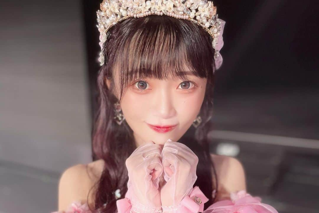 奈良未遥さんのインスタグラム写真 - (奈良未遥Instagram)「👑  りかちゃんの卒業ソング、卒業コンサート、卒業公演。 参加させてもらいました りかちゃんが一緒にステージ立ちたいって言ってくれて 私もどうしても同じステージに立ってりかちゃんの姿を目に焼き付けたくて戻ってこれたよ☺︎くらくらちゃんもできて嬉しかった♡ 本当にたくさんありがとう 一緒に高校通って たくさんの時間を過ごしてアイドルできて幸せだったなぁ☺︎ Love❤︎  #NGT48 #推し変禁止は絶対命令  #卒業コンサート #おぴめ #中井りか #ぴめ #あのべつ #奈良未遥  同い年がいなくなってしまった😑 素敵なお写真は #がちゃ📷 ありがと〜」9月14日 16時06分 - mihapiyo._.48