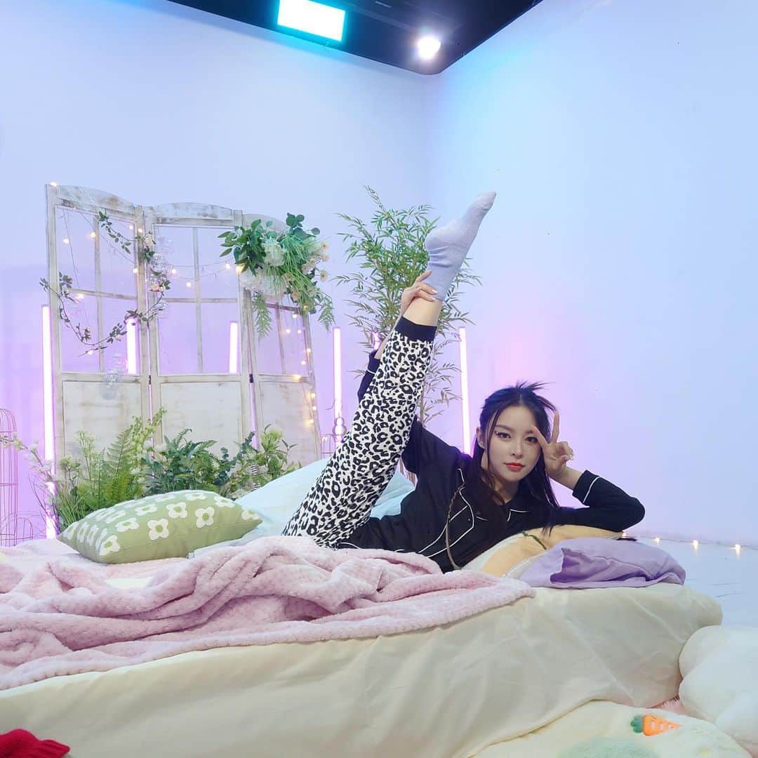 エルキーのインスタグラム：「Speed Up ⬆️ in Beijing❤️‍🔥 第一次喝豆汁兒  很好 沒有下次了❤️‍🩹」