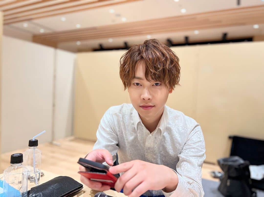 はやぶさのインスタグラム：「今日は広島県庄原市にて『新・BS日本のうた』の収録です！ リハーサルも終えました！ あとは本番を待つのみ！初の単独収録頑張ります！  【EN】  Today we are shooting "Shin BS Nippon no Uta" in Shobara City, Hiroshima Prefecture!  Rehearsal is over!  Now we just have to wait for the actual live!   I will do my best for my first solo shooting!  #はやぶさ #ヒカル #ヤマト #大滝ひかる #駿河ヤマト #イベント #一日一枚  #写真  #hayabusa #hikaru #yamato #event  #picstory  #picstagram #photooftheday  #photogram  #hayabusadiary  #はやぶさの日記  #fotohariini  #新bs日本のうた  #広島県  #庄原市」