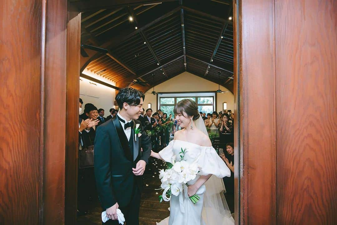 THE SODOH WEDDING OFFICIALさんのインスタグラム写真 - (THE SODOH WEDDING OFFICIALInstagram)「ceremony .  おふたりから見る世界 扉が開けば 大切な皆さまがおふたりを祝福してくれる空間 .  >>@sodoh_wedding   #sodoh花嫁#thesodohhigashiyamakyoto  #ザソウドウ東山京都#ソウドウ#sodoh#weddingdress #結婚式 #thetreatdressing#プレ花嫁#卒花嫁#結婚準備#式場探し#関西花嫁#京都花嫁#入籍#プロポーズ#前撮り#ウェディングドレス#ウェディングヘアメイク　#トリートドレッシング#ウェルカムスペース」9月14日 16時22分 - sodoh_wedding