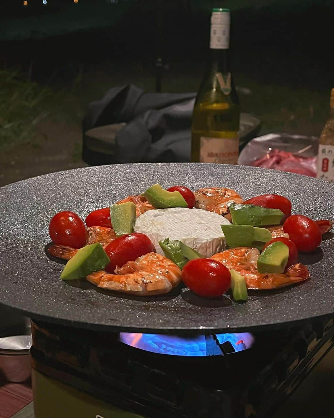 中村里帆のインスタグラム：「家族で夜キャンプ⛺️  私もキャンプグッズ集めたくなってきた...」