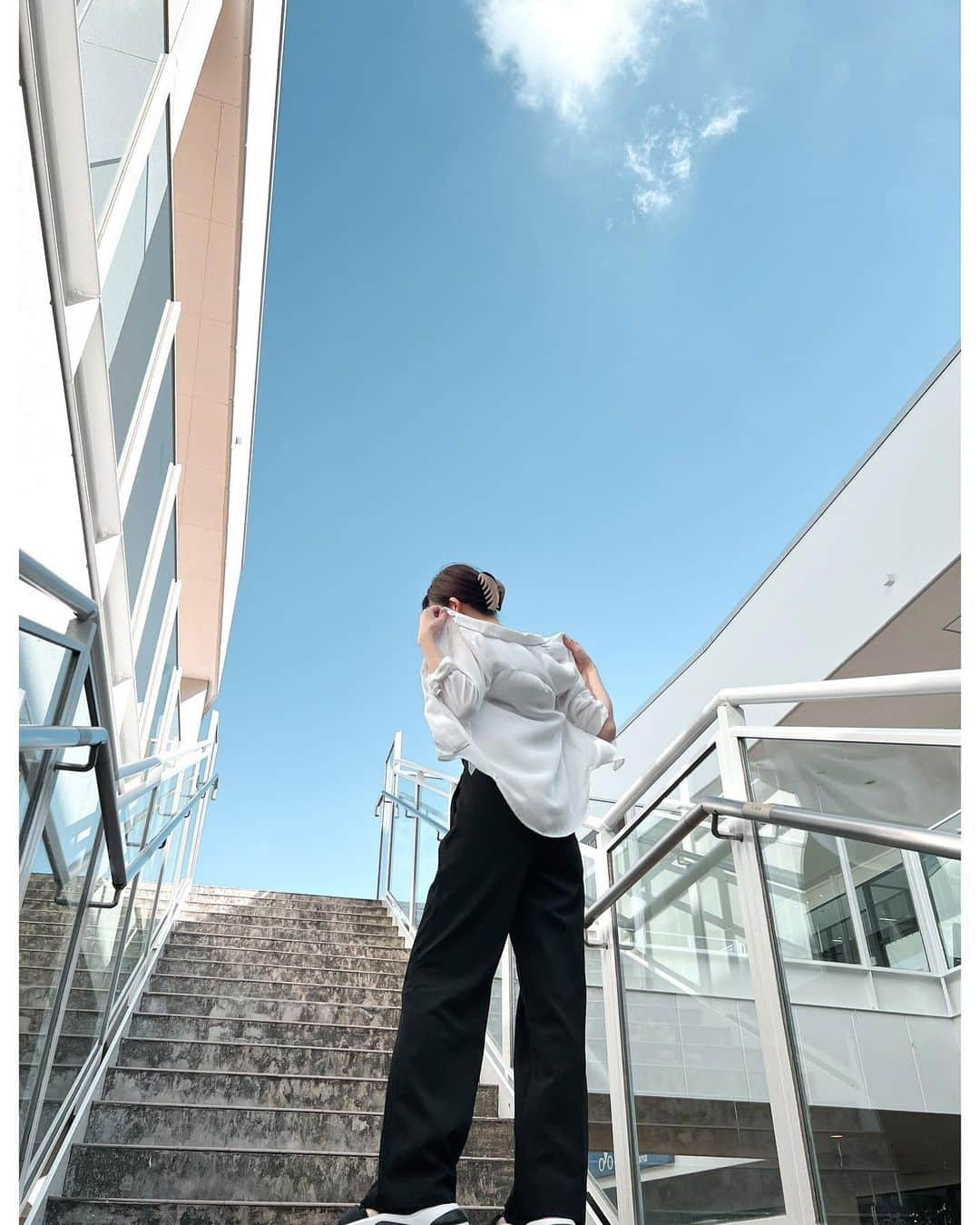 金香里のインスタグラム：「🤍🩵 今年の夏はとんでもなく暑かったけど、やっぱり夏が1番好き。」