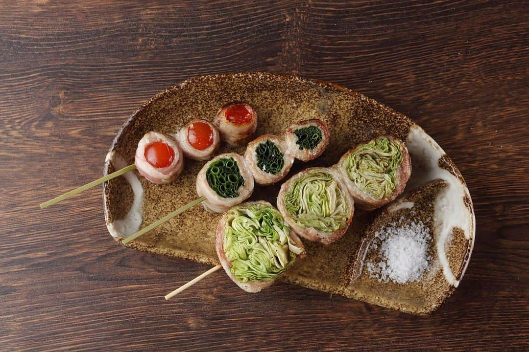 きじょうもんさんのインスタグラム写真 - (きじょうもんInstagram)「野菜巻き串を食べるならきじょうもん名駅店！@きじょうもん名駅（名駅/居酒屋/個室）  野菜がたっぷりヘルシーで見た目も楽しくなるような野菜巻き串を数多くご用意しております！ 宴会、同窓会、デート、合コン、女子会などの飲み会はぜひきじょうもん名駅店で！個室のお席もございます！  プレミアム商品券と金シャチマネー使用可能です！  #きじょうもん名駅店 #きじょうもん#焼き鳥#飲み放題#野菜巻き串#博多野菜巻き#もつ鍋#酎ハイ#サワー#居酒屋#フルーツ酎ハイ#はかた野菜巻き#野菜巻き#名駅居酒屋#名古屋駅居酒屋#デリバリー#個室#肉巻き#名駅#餃子#名駅ディナー#名古屋グルメ#名駅グルメ#名古屋デート#女子会#名古屋プレミアム商品券#金シャチマネー#女子会#歓迎会#送別会」9月14日 16時47分 - kijomon_nagoya