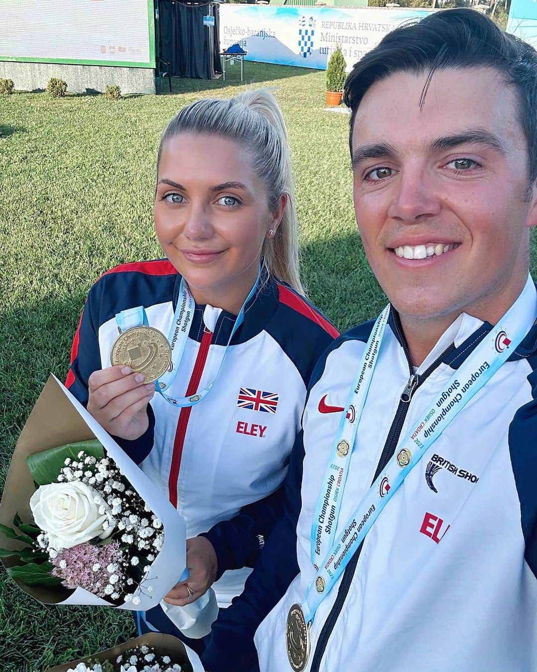 アンバー・ヒルのインスタグラム：「EUROPEAN MIXED TEAM CHAMPIONS 🏅🏅」
