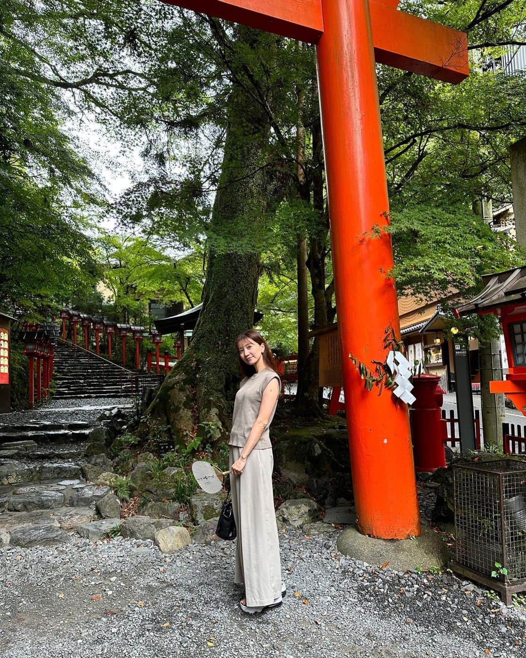 夢咲ねね（赤根那奈）のインスタグラム：「. ⛩️☂️🫧  #京都　#貴船神社 #時々雨 #川床」
