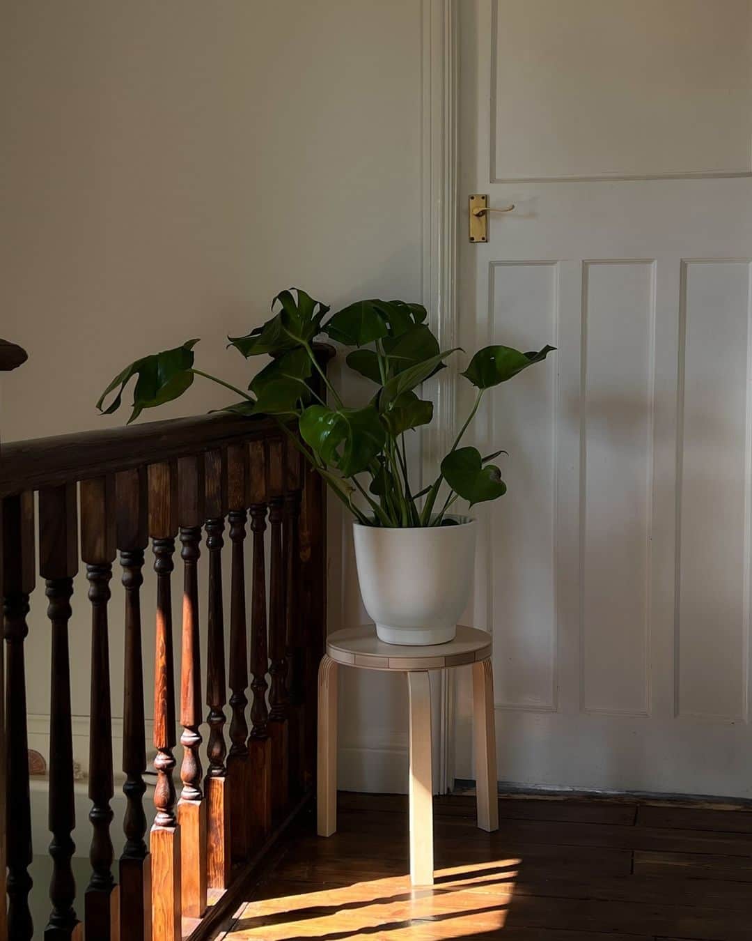 のインスタグラム：「Stool 60 anniversary edition, Stool 60 Kontrasti, has found a new home in @brittanybathgate's apartment. We are very happy to have Brittany celebrate 90 years of Stool 60 with us, thank you for the beautiful images.⁠ ⁠ Get your Stool 60 Kontrasti here: shop.artek.fi.⁠ ⁠ #90yearsofstool60」