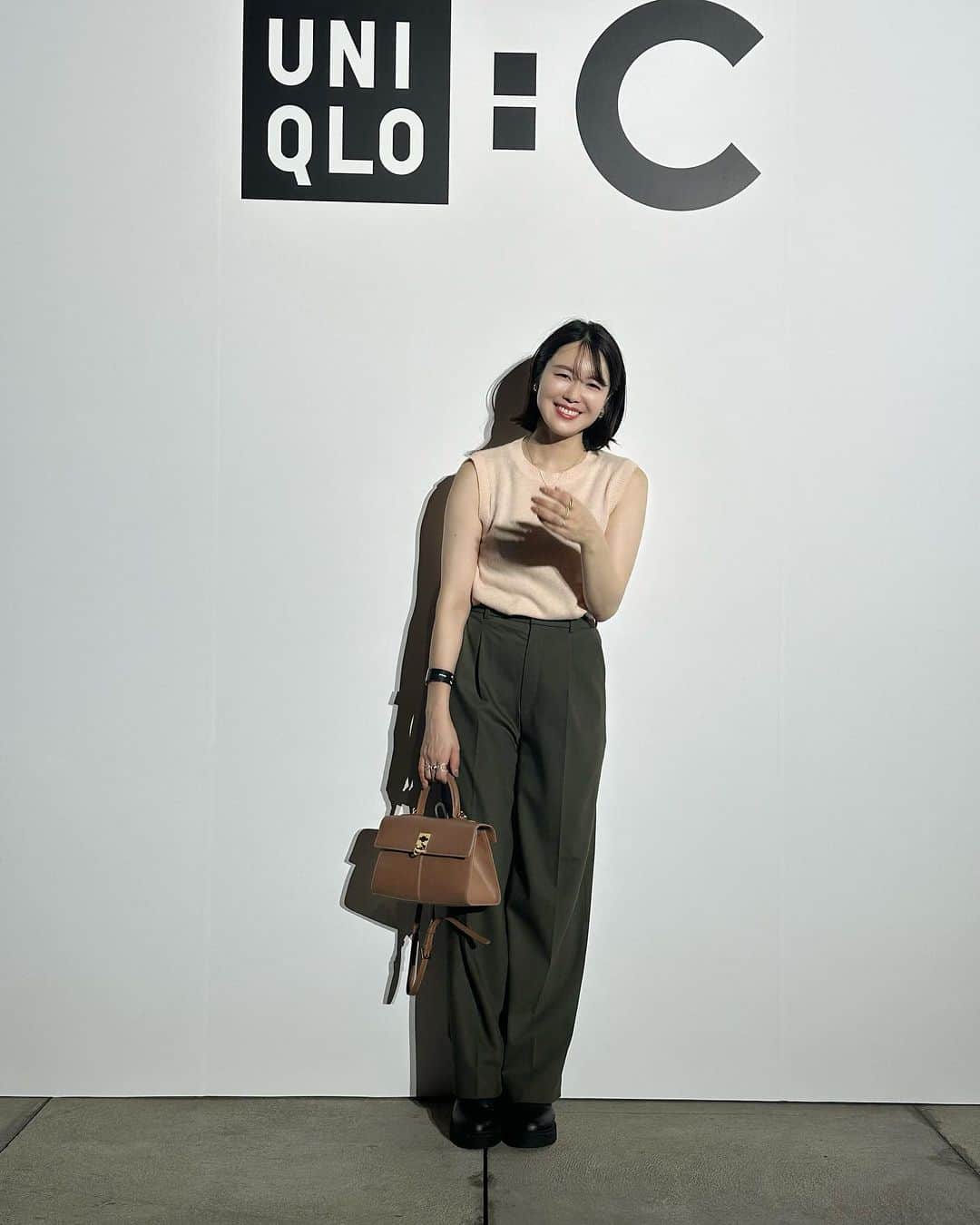 のインスタグラム：「. 明日9/15発売の UNIQLO Cローンチパーティーと プレ販売会に参加させてもらいました🫶  UNIQLO Cの カシミヤクルーネックショートセーター/pink / S コンフィールタッチレースアップショートブーツ/23.5  で参加🫶  なかなか会えてなかった東京の方といっきに久しぶりに 会えたり 本名で挨拶すると『？？？』でも #いつたけ と伝えると 『ブログ見てます！』と言ってもらえたりで なんだかとっても嬉しい数時間でした✨  明日のUNIQLO C 発売より少し先にお買い物できて、 買ったのはなんとミニスカート🫶  オシャレさんが可愛くコーデされてめちゃ感化されました。笑  #uniqlo #uniqloc #uniqloコーデ #ユニクロ #ユニクロシー #ユニクロコーデ #PR」