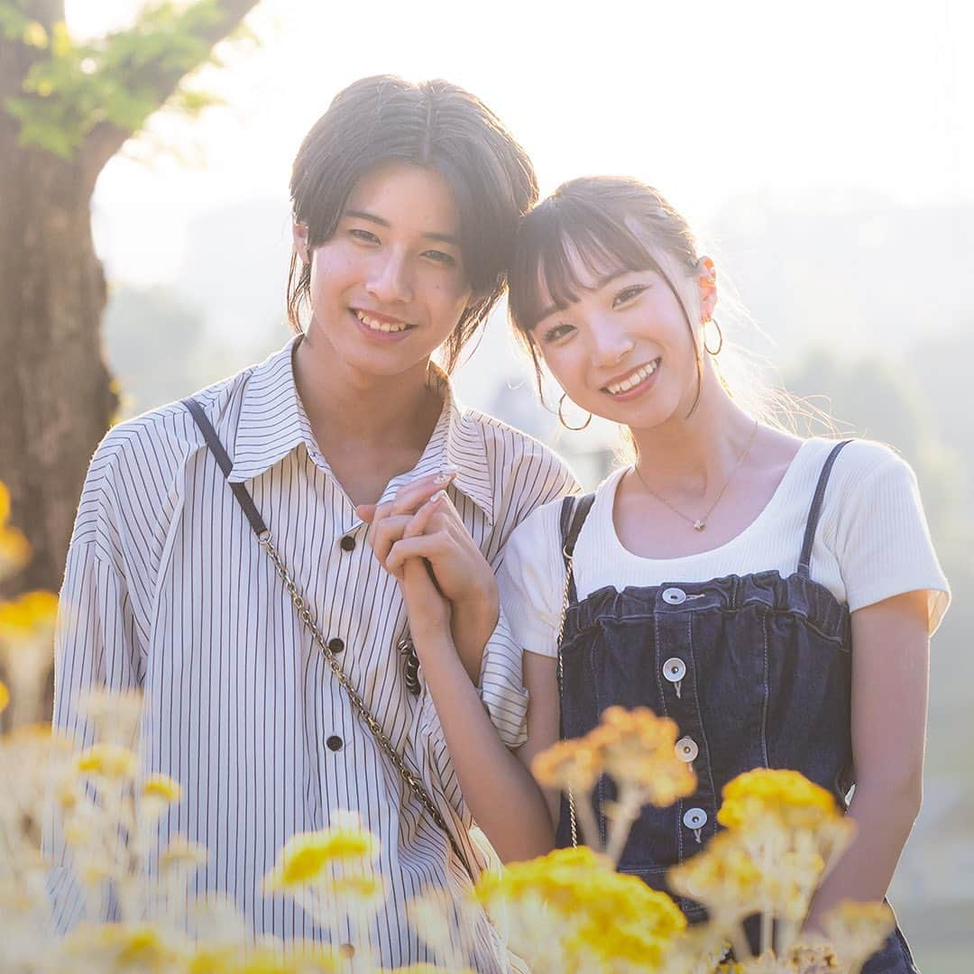 『恋する❤︎週末ホームステイ』公式さんのインスタグラム写真 - (『恋する❤︎週末ホームステイ』公式Instagram)「7話オフショットをお届け📸  最後のオレンジタイム🌇 恋の三角関係はヒートアップ。  ---------------------✈︎ #恋する週末ホームステイ 2023夏&LASTTEEN3 最終回は9/19(火)よる10時放送！ 最新話まで全話無料配信中🌻 ----------------------✈︎  ＜ピュア恋見届け人＞ ゆいP　@okazu_club 工藤大輝　@da_ice_taiki  ＜恋ステ公式お兄ちゃん＞ レインボー池田　@ikenao0919  ＜男子＞ 青山涼太 (りょうた)▷ @slyky6 七戸緑彬 (ろびん)▷ @robin_dream__ 関口卓巳 (たくみ)▷ @ucfyilxx 中澤佑真 (ゆうま)▷ @nakazawa_yuma 安井天汰 (てんた)▷ @tenta_0902  ＜女子＞ 木場苺花 ( いちか ) ▷ @momoichigo19 高橋心 (こころ)▷ @coco___223  音々 (ねね)▷ @nnne_r6 吉田璃夢 (りむ)▷ @_lilium08  ----------------------✈︎ #恋ステ #ABEMA #アベマ #ヤングスキニー #君の街まで #ENHYPEN #BLOSSOM # #EN_YOU_BLOSSOM #えなぴ #むくえな #恋愛番組 #恋愛 #恋愛あるある #jkブランド #イケメン」9月14日 19時00分 - koisute_official