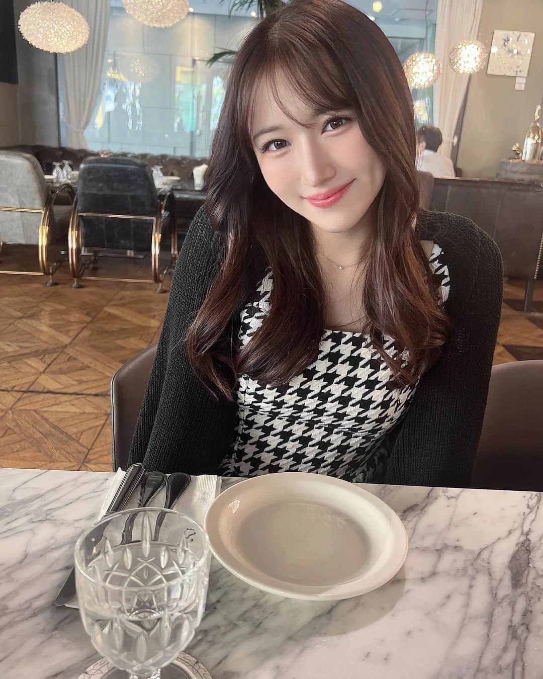 水希蒼のインスタグラム：「한국여행 🇰🇷 #한국 #카페 #diod #makeup」