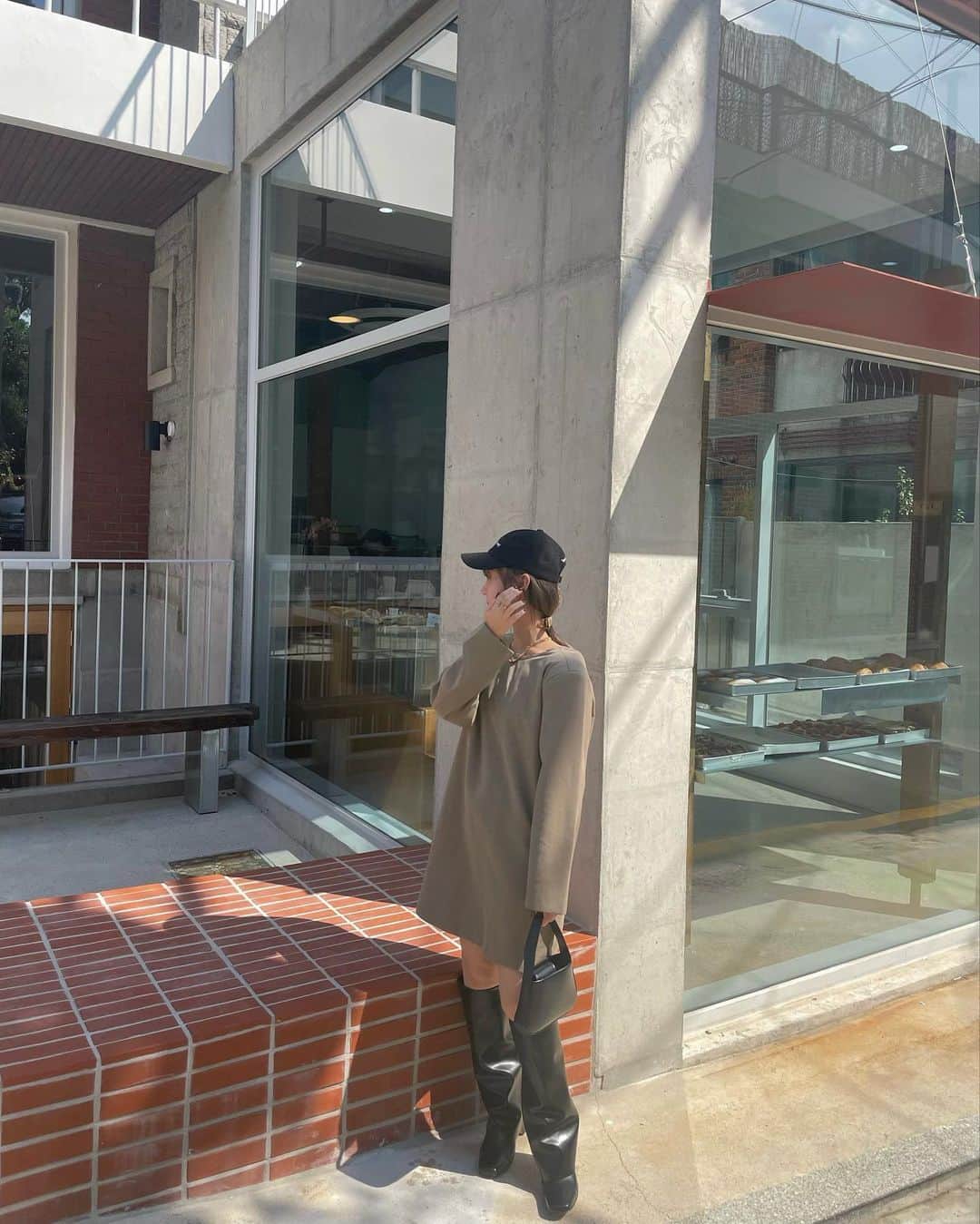 saanaaeのインスタグラム：「🇰🇷☕︎ 韓国のおようふくまとめ~ ぜーんぶ @nuebyas__  の新作です🖤  ( 4枚目の自撮りおおきいなぁ🥹🫸🏻... )  #NUEbyas #渡韓」