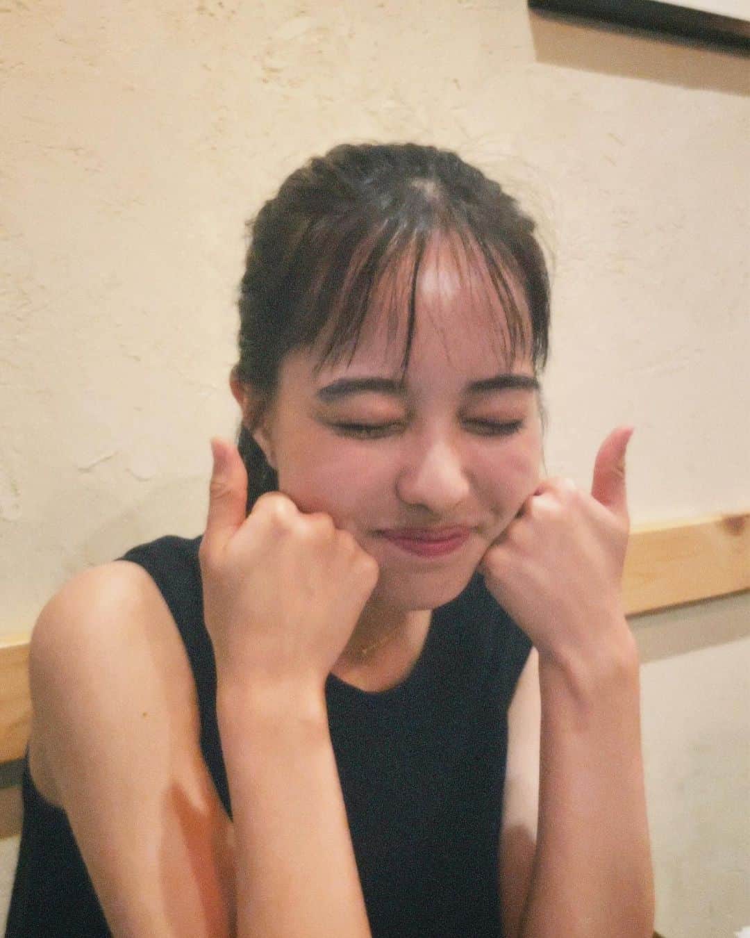 のインスタグラム：「9月生まれの友達が多いなぁと気づいた最近。 人のことを想いながらプレゼントを買うたびに、幸せなお金の使い方だなあなんて思います😽」