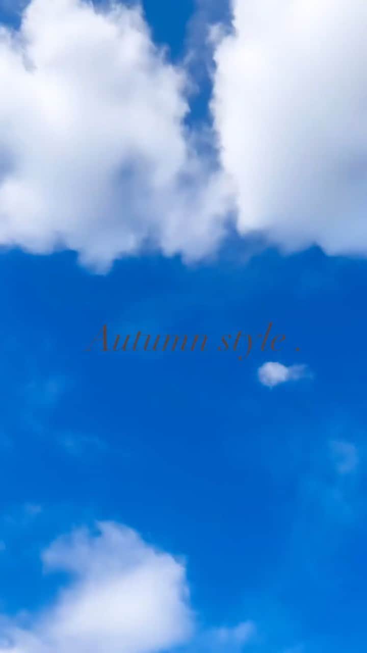 のインスタグラム：「Autumn style 🍁🌝🍠  まだ暑いけど すっかり空が秋っぽいから秋服着てみた☺︎  . . . . #秋服 #autumn #秋服コーデ  #remit #ショートヘア #ショートボブ」