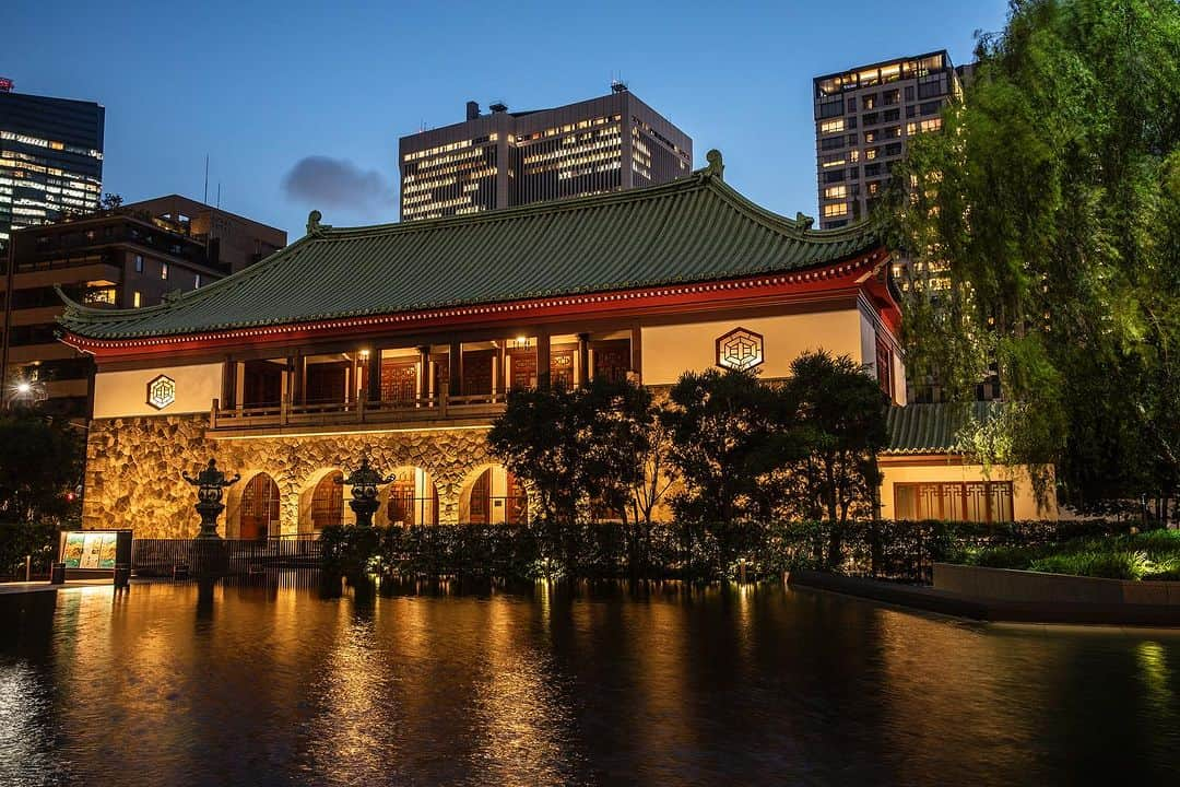 ホテルオークラ東京 Hotel Okura Tokyoのインスタグラム：「Japan's oldest existing private art museum🇯🇵 現存する日本最古の私立美術館  “Okura  Museum of art” Guests staying at The Okura Tokyo may visit the museum for free. Please stop by the reception.  「大倉集古館」 宿泊者は無料でご入館いただけます。ご希望の方はフロントスタッフにお申しつけください。  #1917年 #伊東忠太博士 #建築家 #私立美術館 #東京美術館  #大倉集古館 #国宝 #重要文化財 #重要美術品 #東京ホテル #ラグジュアリーホテル #theokuratokyo #オークラ東京 #architect #chutaito #artmuseum #tokyomuseum #okuramuseumofart #nationaltreausure  #tokyohotel #luxuryhotel #lhw #lhwtraveler #uncommontravel #东京 #酒店 #도쿄 #호텔 #일본 #ญี่ปุ่น」