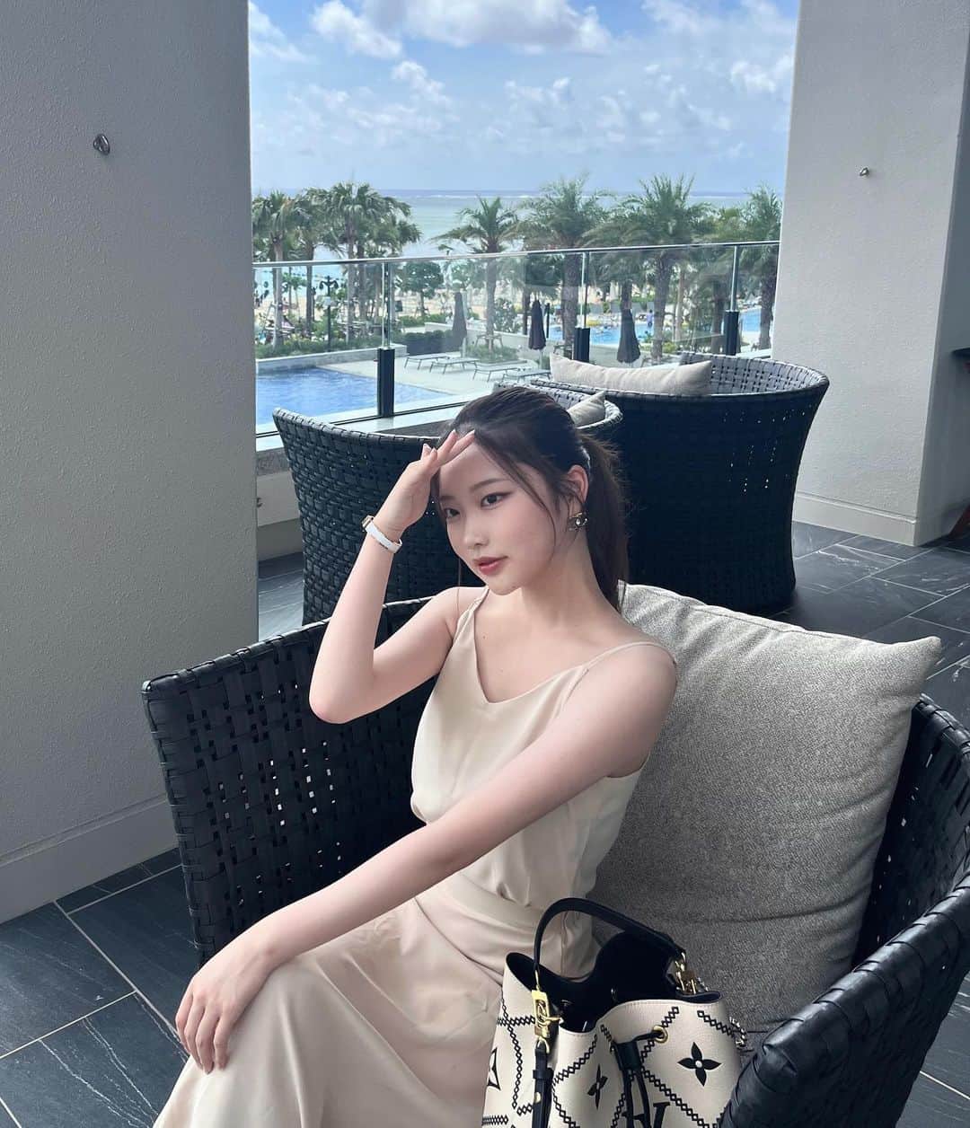 のインスタグラム：「夏服おわりー！っていいたいけど まだまだ暑いね🥲🥲  はやく大好きな冬なって〜たのしみ♡」