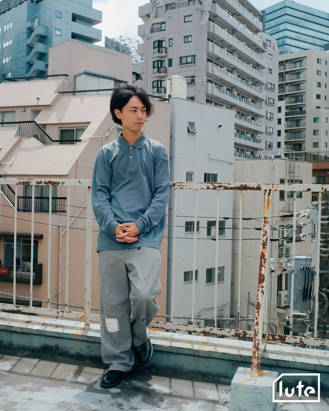 lute / ルーテさんのインスタグラム写真 - (lute / ルーテInstagram)「Interview with Nobuki Akiyama ( @nobukiakiyama ) Occupation：音楽家  Q. 最近どんな音楽を聞いてる？  ambient, BECK, Radiohead, Elliott Smith  Q. 音楽に目覚めたきっかけは？  小学校の鼓笛隊、教会音楽、TVで見かけたnobodyknows+。  Q. 自分の作品で一番のお気に入りは？  Under My Skin  Q. あなたにとって最高の一曲は？  たくさんありますが、今日はElliott Smith - Somebody That I Used To Know  Q. あなたにとって最高のアルバムは？  Radiohead - The Bends  Q. あなたにとって最高のアーティストは？  Damon Albarn  Q. 思い出に残っているフェス体験は？  Summer Sonicで見たPhoenix, LAのBeach Gothで見たDie Antwoord  Q. お気に入りのライブハウス、クラブはある？  Three, Basement Bar, Spread, Live Haus, Toonice, 騒音舎, Remy's, The Windmill   Q. 今注目しているアーティストは？  The Dare, Deadharrie, Home, banglang, Harry Teardrop, DAFTY RORN, Peterparkar69, a fungus, bar italia, feeble little horse  Q. 最近はどこで何して遊んでる？  家で模様替えしてます。コロナで寝込んでましたが元気になってきたのでスタジオでセッションしたい。  Q. コレクションしているものはある？  カセットテープ。  Q. 最近気になっている人物やプロジェクトとかある？  音楽は、上記の注目しているアーティストと同じ。その他では、上海の出版レーベル、Same Paperという媒体が気になっています。  Q. コラボしてみたいアーティストは？  Gorillaz, Diplo, cwondo  Q. お気に入りのMVを教えて！  The Strokes - 12:51  Q. 最近気になっているニュースや社会問題はある？  ジャニーズ性加害問題、水道民営化問題、ロシアのウクライナ侵攻  Q. 好きなクリエーターはいる？  M.I.A., Braulio Amado,   Q. クリエイティビティの源は？  音楽と生活。  Q. 5年後はどんな存在になっていたい？  もっと自由でいたい。  Photography : @sumiretamura   Special Thanks! Styling: @p_u_r_i_t_y_ty   音楽動画メディア「lute」によるインタビュー企画「IN TOWN」✍️アーティストやクリエイターのインサイドをストリートから配信📷」9月14日 17時35分 - lutemedia