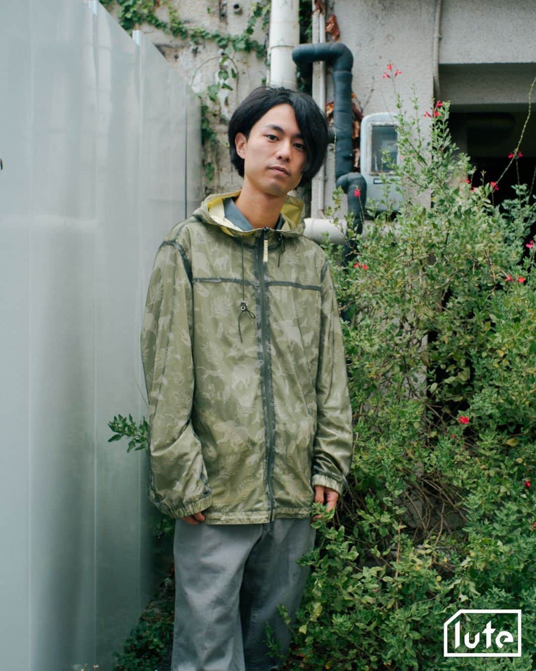 lute / ルーテさんのインスタグラム写真 - (lute / ルーテInstagram)「Interview with Nobuki Akiyama ( @nobukiakiyama ) Occupation：音楽家  Q. 最近どんな音楽を聞いてる？  ambient, BECK, Radiohead, Elliott Smith  Q. 音楽に目覚めたきっかけは？  小学校の鼓笛隊、教会音楽、TVで見かけたnobodyknows+。  Q. 自分の作品で一番のお気に入りは？  Under My Skin  Q. あなたにとって最高の一曲は？  たくさんありますが、今日はElliott Smith - Somebody That I Used To Know  Q. あなたにとって最高のアルバムは？  Radiohead - The Bends  Q. あなたにとって最高のアーティストは？  Damon Albarn  Q. 思い出に残っているフェス体験は？  Summer Sonicで見たPhoenix, LAのBeach Gothで見たDie Antwoord  Q. お気に入りのライブハウス、クラブはある？  Three, Basement Bar, Spread, Live Haus, Toonice, 騒音舎, Remy's, The Windmill   Q. 今注目しているアーティストは？  The Dare, Deadharrie, Home, banglang, Harry Teardrop, DAFTY RORN, Peterparkar69, a fungus, bar italia, feeble little horse  Q. 最近はどこで何して遊んでる？  家で模様替えしてます。コロナで寝込んでましたが元気になってきたのでスタジオでセッションしたい。  Q. コレクションしているものはある？  カセットテープ。  Q. 最近気になっている人物やプロジェクトとかある？  音楽は、上記の注目しているアーティストと同じ。その他では、上海の出版レーベル、Same Paperという媒体が気になっています。  Q. コラボしてみたいアーティストは？  Gorillaz, Diplo, cwondo  Q. お気に入りのMVを教えて！  The Strokes - 12:51  Q. 最近気になっているニュースや社会問題はある？  ジャニーズ性加害問題、水道民営化問題、ロシアのウクライナ侵攻  Q. 好きなクリエーターはいる？  M.I.A., Braulio Amado,   Q. クリエイティビティの源は？  音楽と生活。  Q. 5年後はどんな存在になっていたい？  もっと自由でいたい。  Photography : @sumiretamura   Special Thanks! Styling: @p_u_r_i_t_y_ty   音楽動画メディア「lute」によるインタビュー企画「IN TOWN」✍️アーティストやクリエイターのインサイドをストリートから配信📷」9月14日 17時35分 - lutemedia