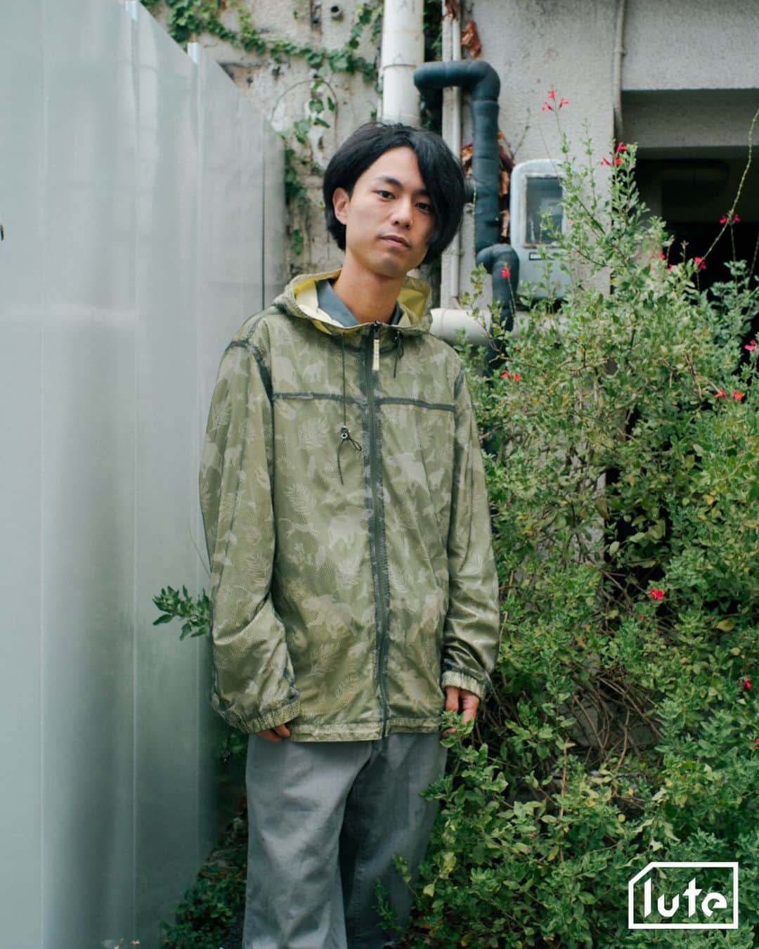 lute / ルーテのインスタグラム：「Interview with Nobuki Akiyama ( @nobukiakiyama ) Occupation：音楽家  Q. 最近どんな音楽を聞いてる？  ambient, BECK, Radiohead, Elliott Smith  Q. 音楽に目覚めたきっかけは？  小学校の鼓笛隊、教会音楽、TVで見かけたnobodyknows+。  Q. 自分の作品で一番のお気に入りは？  Under My Skin  Q. あなたにとって最高の一曲は？  たくさんありますが、今日はElliott Smith - Somebody That I Used To Know  Q. あなたにとって最高のアルバムは？  Radiohead - The Bends  Q. あなたにとって最高のアーティストは？  Damon Albarn  Q. 思い出に残っているフェス体験は？  Summer Sonicで見たPhoenix, LAのBeach Gothで見たDie Antwoord  Q. お気に入りのライブハウス、クラブはある？  Three, Basement Bar, Spread, Live Haus, Toonice, 騒音舎, Remy's, The Windmill   Q. 今注目しているアーティストは？  The Dare, Deadharrie, Home, banglang, Harry Teardrop, DAFTY RORN, Peterparkar69, a fungus, bar italia, feeble little horse  Q. 最近はどこで何して遊んでる？  家で模様替えしてます。コロナで寝込んでましたが元気になってきたのでスタジオでセッションしたい。  Q. コレクションしているものはある？  カセットテープ。  Q. 最近気になっている人物やプロジェクトとかある？  音楽は、上記の注目しているアーティストと同じ。その他では、上海の出版レーベル、Same Paperという媒体が気になっています。  Q. コラボしてみたいアーティストは？  Gorillaz, Diplo, cwondo  Q. お気に入りのMVを教えて！  The Strokes - 12:51  Q. 最近気になっているニュースや社会問題はある？  ジャニーズ性加害問題、水道民営化問題、ロシアのウクライナ侵攻  Q. 好きなクリエーターはいる？  M.I.A., Braulio Amado,   Q. クリエイティビティの源は？  音楽と生活。  Q. 5年後はどんな存在になっていたい？  もっと自由でいたい。  Photography : @sumiretamura   Special Thanks! Styling: @p_u_r_i_t_y_ty   音楽動画メディア「lute」によるインタビュー企画「IN TOWN」✍️アーティストやクリエイターのインサイドをストリートから配信📷」
