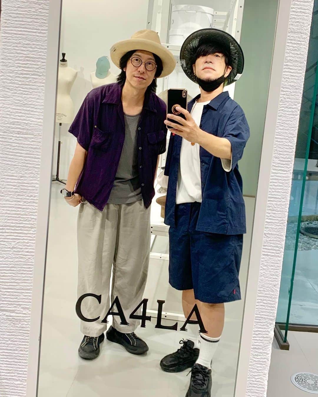 のインスタグラム：「#CA4LA の展示会で偶然居合わせる#イッチャンアッチャン でしたな🧑🏻‍🌾🕵🏻‍♂️」