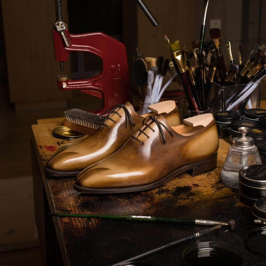 コルテさんのインスタグラム写真 - (コルテInstagram)「Craft if the visible edge of Art !  Here showcased : Model : Casanova Oxford Color : Old wood patina  www.corthay.com #corthay #classicshoes #art」9月14日 17時32分 - maison_corthay