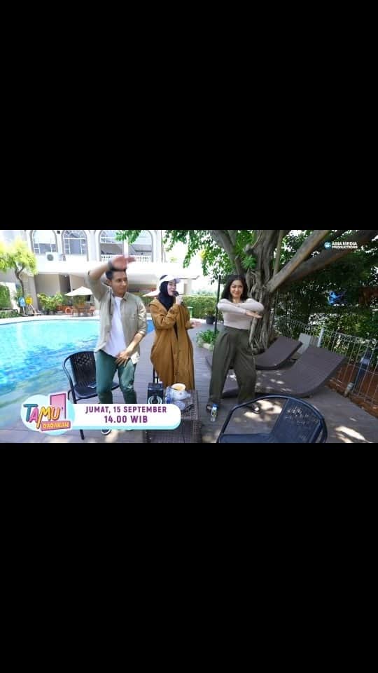 ジェシカ・イスカンダルのインスタグラム：「Yang lagi rame rame nih guyss👀 Kira-kira obrolan apa ya yang berhasil di kulik dari seorang @mommy_starla dan apa aja sih isi rumahnya??🫣  Saksikan Tamu Dadakan Besok, Pukul 14.00 WIB Hanya di RCTI  #asiamediaproductions #TamuDadakanRCTI #tamudadakan #inararusli #mommystarla #jessicaiskandar #chandkelvin」