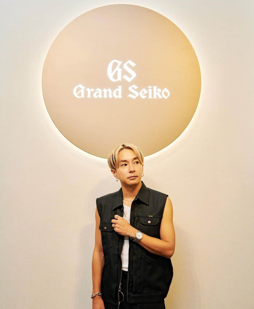 奈良裕也のインスタグラム：「✨　@grandseikojapan  ALIVE IN TIME through the FIVE SENSES  グランドセイコーの魅力を「五感」を通じて「時」の刻みとラグジュアリーな体験をしてきました 僕が選んだ時計は白樺⌚️ 丁寧に作り込んだ型打ちのダイヤルで私物のシルバーアクセにもよく合うデザイン  「ミシュランガイド東京2023」で二つ星を獲得した長谷川在佑さんがメニュー設計をした、コーヒーとのマリアージュの和食も堪能できる　素敵な空間でした  #grandseiko #グランドセイコー #aliveintime #grandseiko5senses #pr」